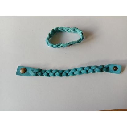 Bracelet tressé en cuir bleu ciel de Petite maroquinerie